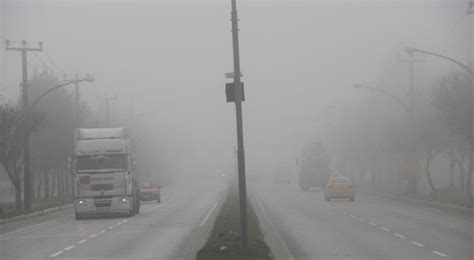 Edirne''de yoğun sis: Görüş mesafesi 40 metreye düştü